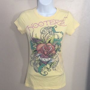 Hooters T-shirt